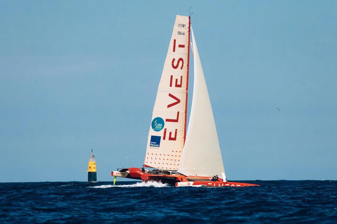 bateau Elvest navigation sailing team
